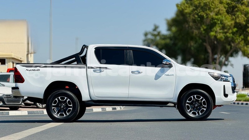 Big with watermark toyota hilux clarendon import dubai 5617