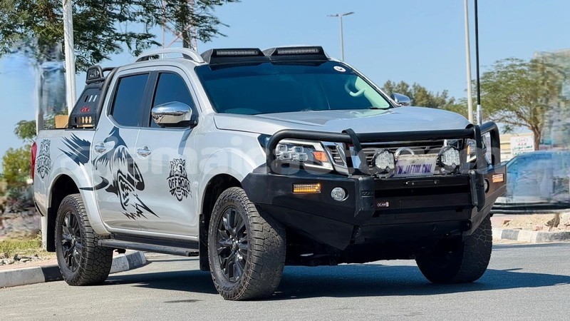 Big with watermark nissan navara clarendon import dubai 5618