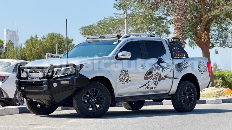 Big with watermark nissan navara clarendon import dubai 5618