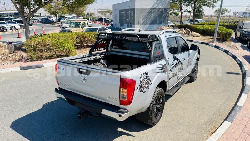 Big with watermark nissan navara clarendon import dubai 5618