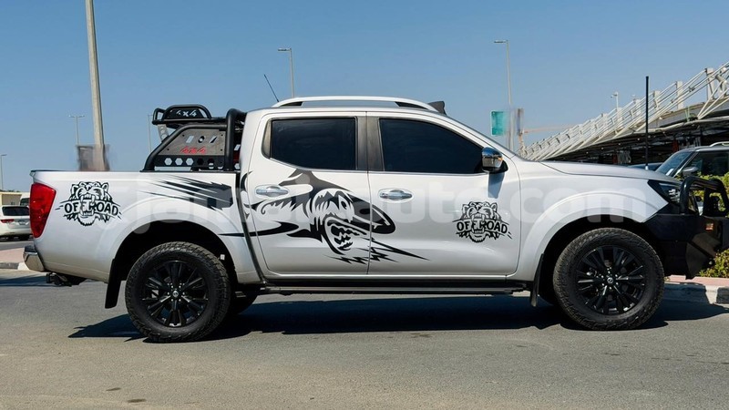 Big with watermark nissan navara clarendon import dubai 5618