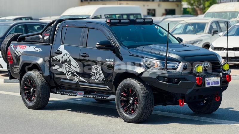 Big with watermark toyota hilux clarendon import dubai 5619