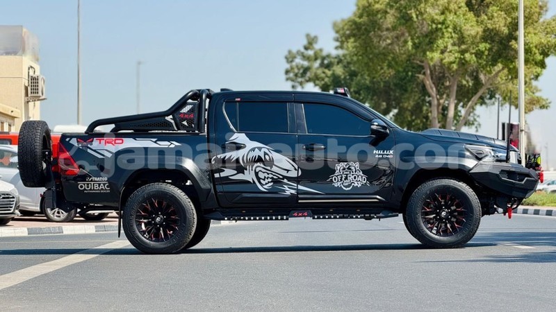 Big with watermark toyota hilux clarendon import dubai 5619