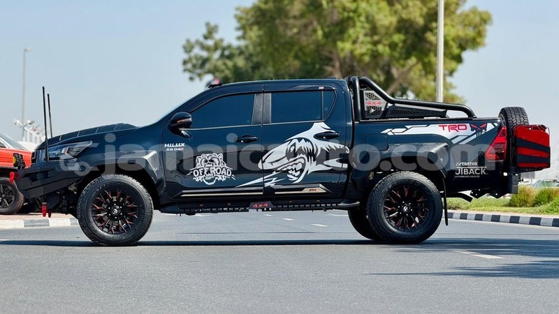 Big with watermark toyota hilux clarendon import dubai 5619