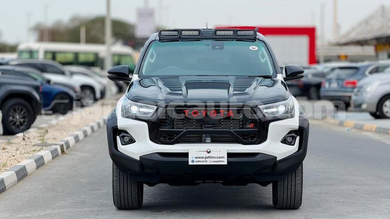Big with watermark toyota hilux clarendon import dubai 5622
