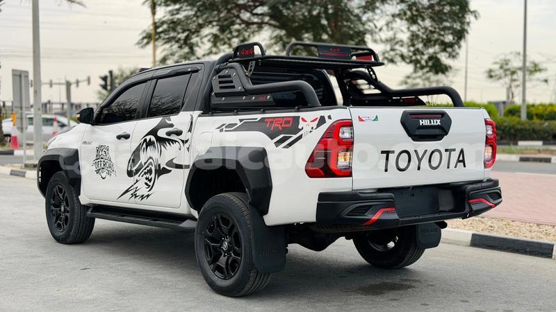 Big with watermark toyota hilux clarendon import dubai 5622