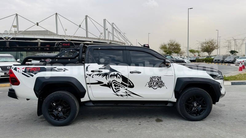 Big with watermark toyota hilux clarendon import dubai 5622