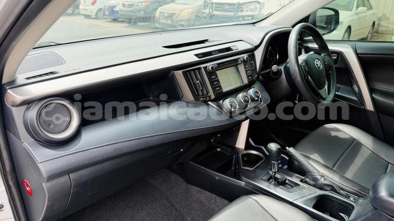 Big with watermark toyota rav4 clarendon import dubai 5625