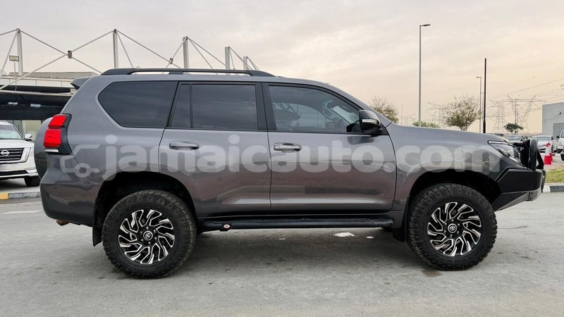 Big with watermark toyota land cruiser prado clarendon import dubai 5632