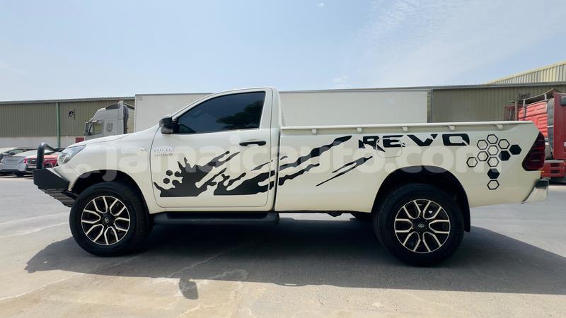 Big with watermark toyota hilux clarendon import dubai 5634