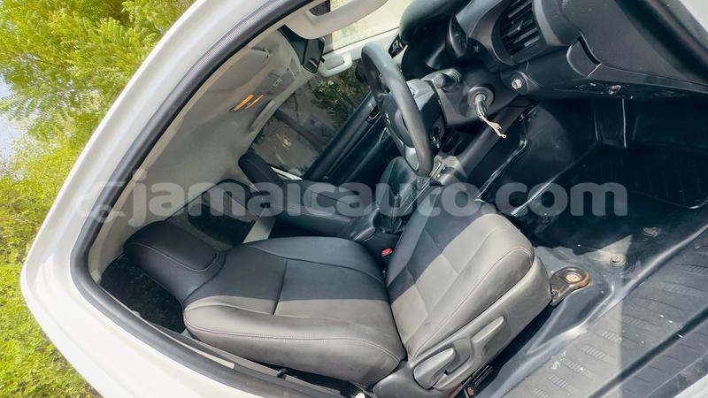 Big with watermark toyota hilux clarendon import dubai 5634