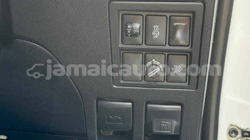 Big with watermark toyota hilux clarendon import dubai 5634