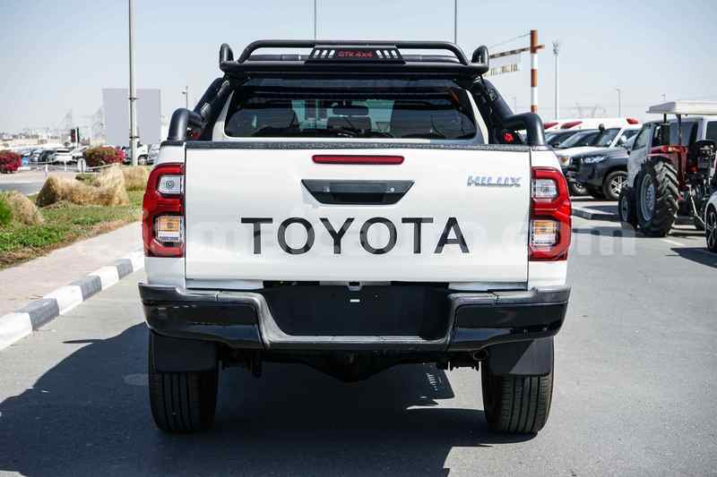 Big with watermark toyota hilux clarendon import dubai 5636