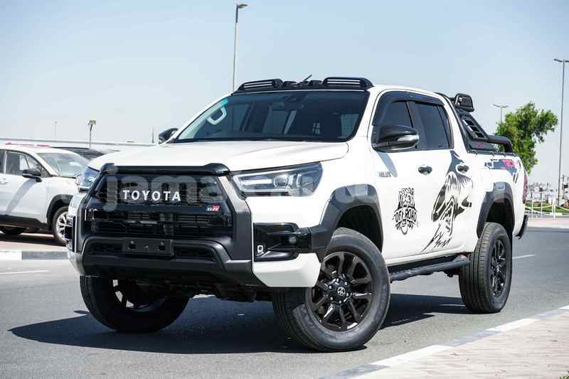Big with watermark toyota hilux clarendon import dubai 5636