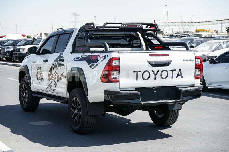 Big with watermark toyota hilux clarendon import dubai 5636