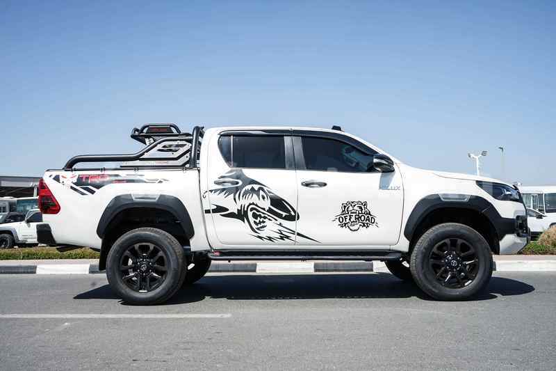 Big with watermark toyota hilux clarendon import dubai 5636