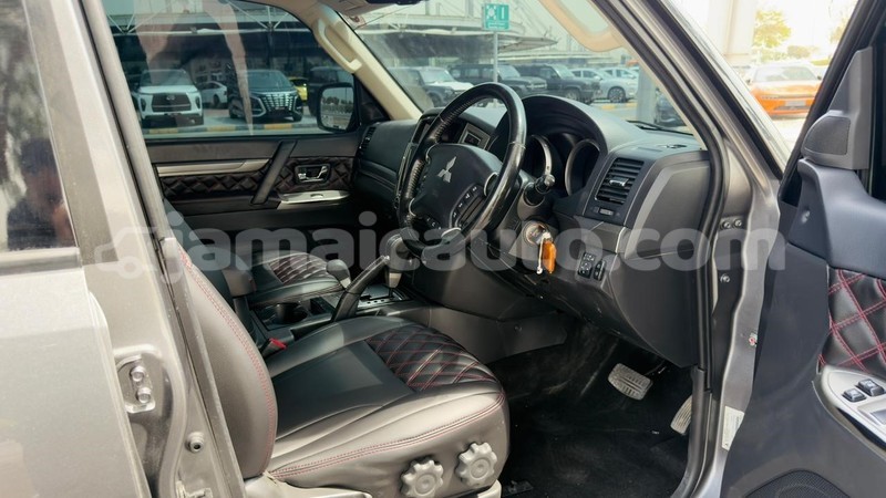 Big with watermark mitsubishi pajero clarendon import dubai 5639