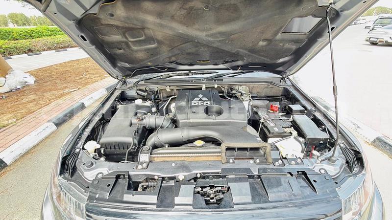 Big with watermark mitsubishi pajero clarendon import dubai 5639