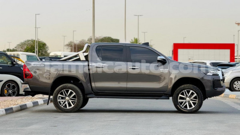 Big with watermark toyota hilux clarendon import dubai 5640