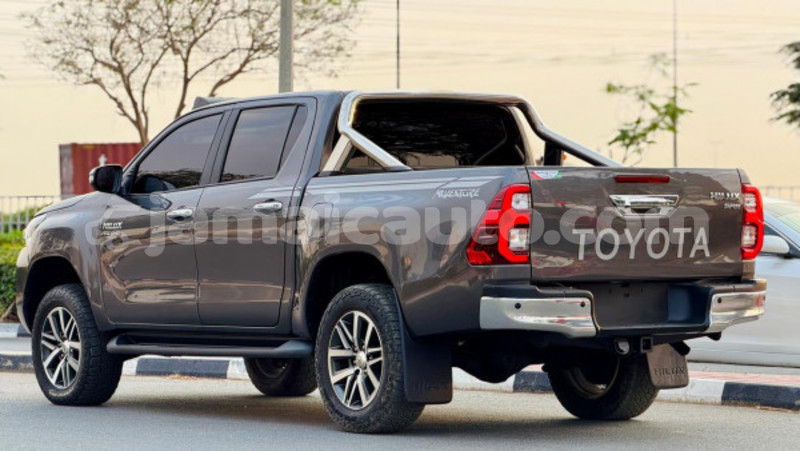 Big with watermark toyota hilux clarendon import dubai 5640