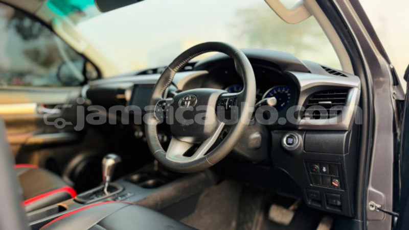 Big with watermark toyota hilux clarendon import dubai 5640