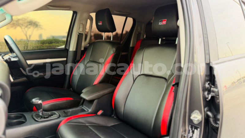 Big with watermark toyota hilux clarendon import dubai 5640