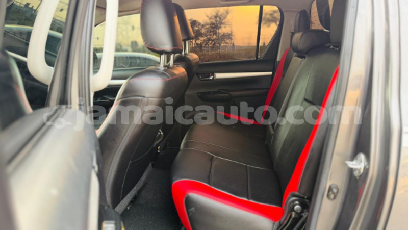 Big with watermark toyota hilux clarendon import dubai 5640