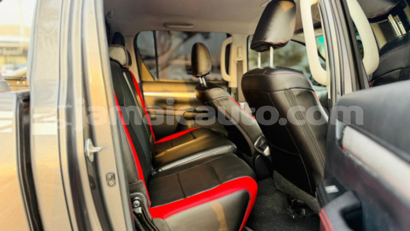 Big with watermark toyota hilux clarendon import dubai 5640