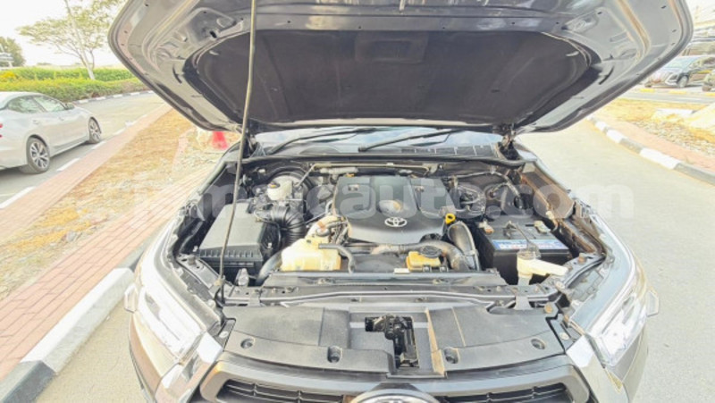 Big with watermark toyota hilux clarendon import dubai 5640