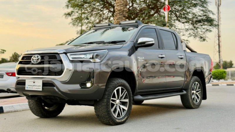 Big with watermark toyota hilux clarendon import dubai 5640