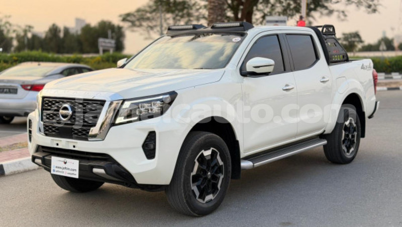 Big with watermark nissan navara clarendon import dubai 5641