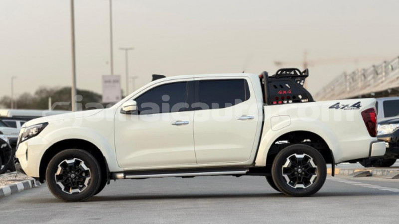 Big with watermark nissan navara clarendon import dubai 5641