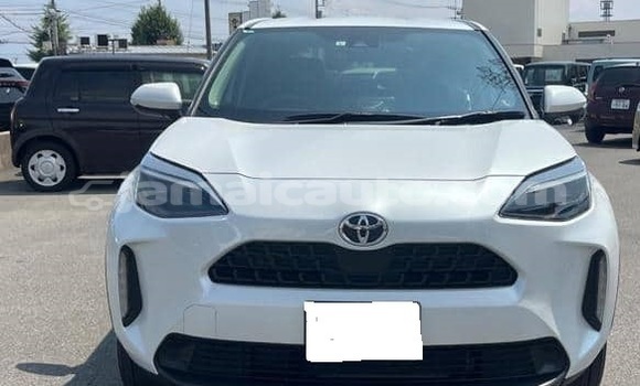 Buy Used Toyota Yaris White Car in Kingston in Kingston
