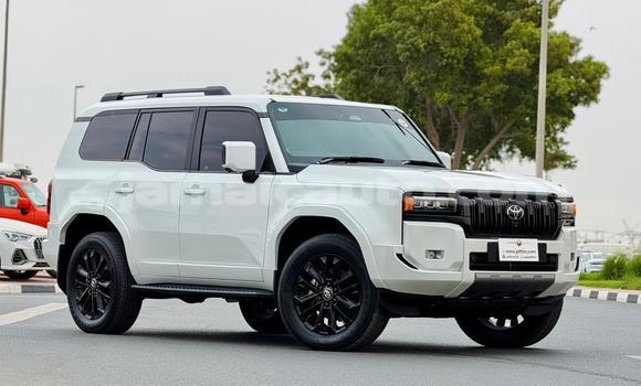 Buy Used Toyota Land Cruiser Prado White Car in Import - Dubai in Clarendon