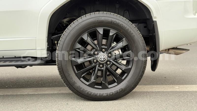 Big with watermark toyota land cruiser prado clarendon import dubai 5648