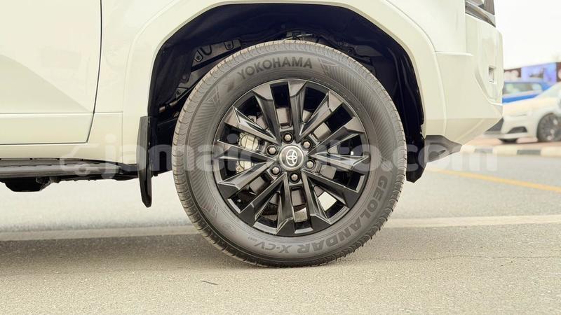 Big with watermark toyota land cruiser prado clarendon import dubai 5648