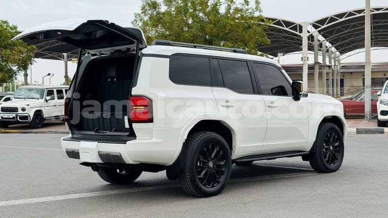Big with watermark toyota land cruiser prado clarendon import dubai 5648