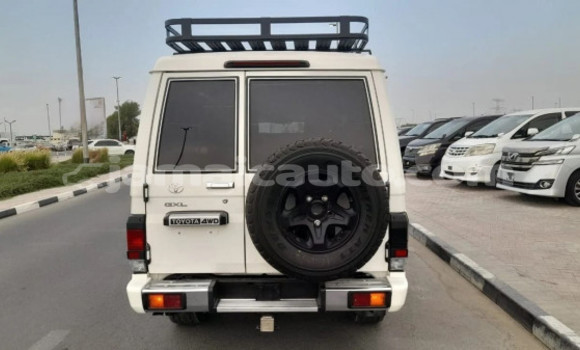 Acheter Occasion Voiture Toyota Land Cruiser Blanc à Import - Dubai, Clarendon Acheter Occasion Voiture Toyota Land Cruiser Blanc à Import - Dubai, Clarendon