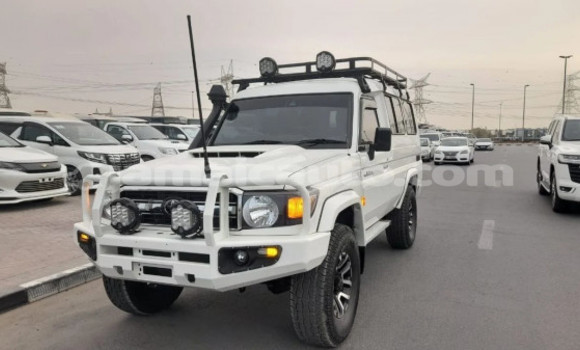 Acheter Occasion Voiture Toyota Land Cruiser Blanc à Import - Dubai, Clarendon Acheter Occasion Voiture Toyota Land Cruiser Blanc à Import - Dubai, Clarendon