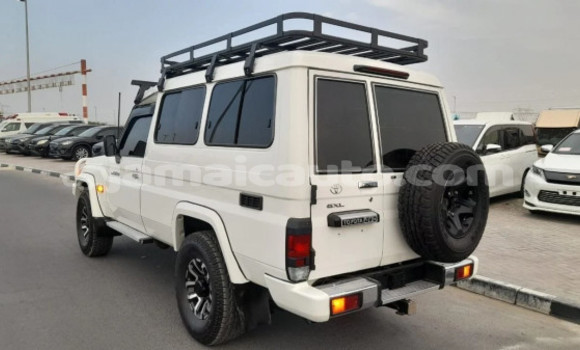 Acheter Occasion Voiture Toyota Land Cruiser Blanc à Import - Dubai, Clarendon Acheter Occasion Voiture Toyota Land Cruiser Blanc à Import - Dubai, Clarendon