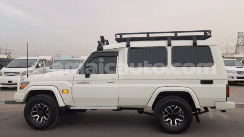 Big with watermark toyota land cruiser clarendon import dubai 5656