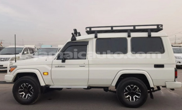 Acheter Occasion Voiture Toyota Land Cruiser Blanc à Import - Dubai, Clarendon Acheter Occasion Voiture Toyota Land Cruiser Blanc à Import - Dubai, Clarendon