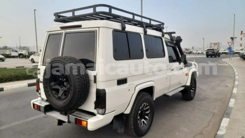 Big with watermark toyota land cruiser clarendon import dubai 5656