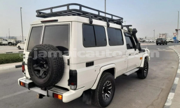 Acheter Occasion Voiture Toyota Land Cruiser Blanc à Import - Dubai, Clarendon Acheter Occasion Voiture Toyota Land Cruiser Blanc à Import - Dubai, Clarendon
