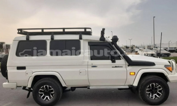 Acheter Occasion Voiture Toyota Land Cruiser Blanc à Import - Dubai, Clarendon Acheter Occasion Voiture Toyota Land Cruiser Blanc à Import - Dubai, Clarendon
