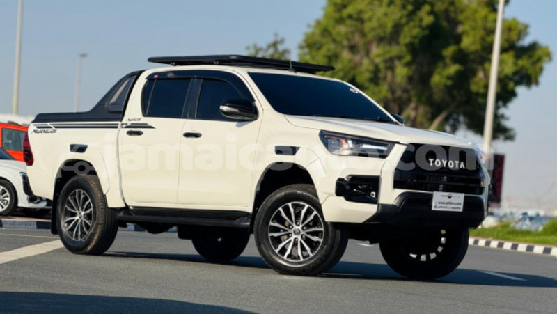 Big with watermark toyota hilux clarendon import dubai 5661