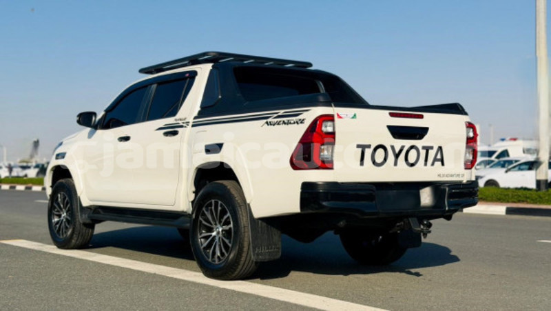 Big with watermark toyota hilux clarendon import dubai 5661