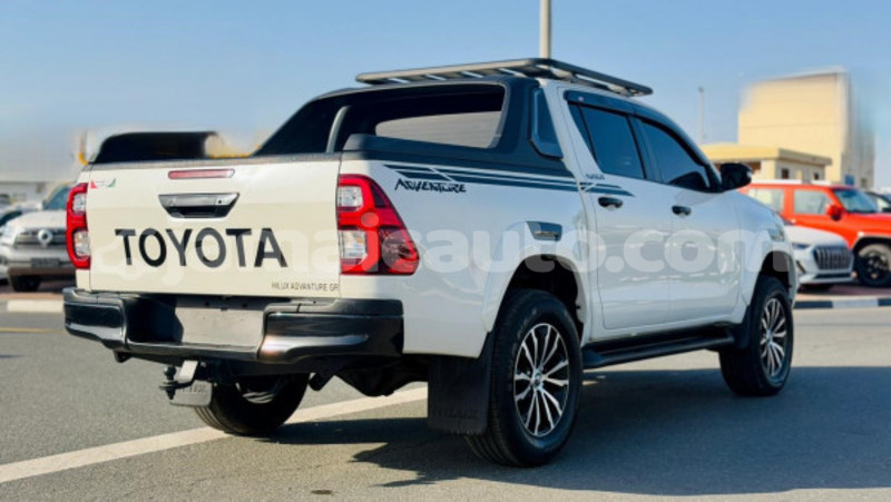 Big with watermark toyota hilux clarendon import dubai 5661