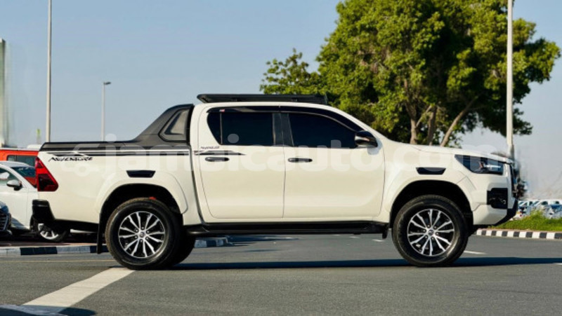 Big with watermark toyota hilux clarendon import dubai 5661