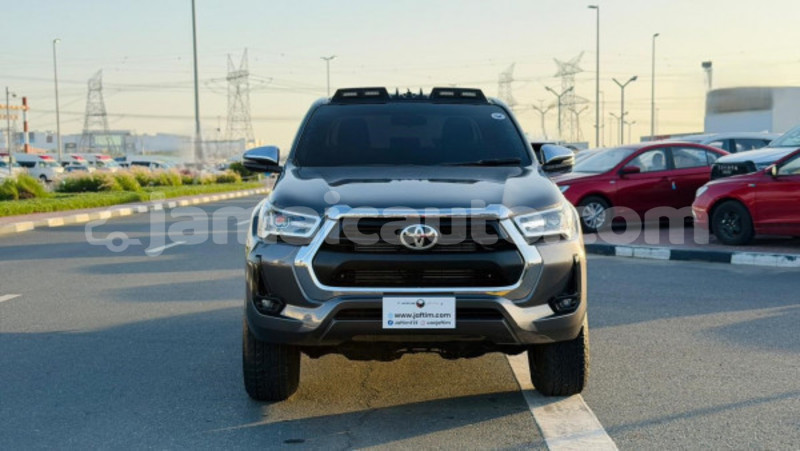 Big with watermark toyota hilux clarendon import dubai 5662